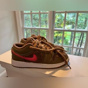 *RARE* NIKE AIR JORDAN 1 LOW UTILITY TEDDY BEAR GS- SIZE 4Y (5.5 WOMENS)